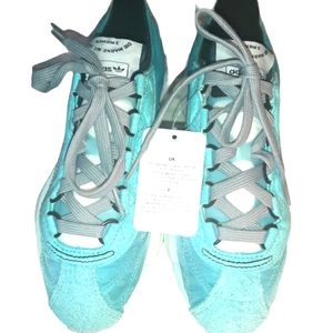 NWOB Adidas Woman's Originals Blue and white